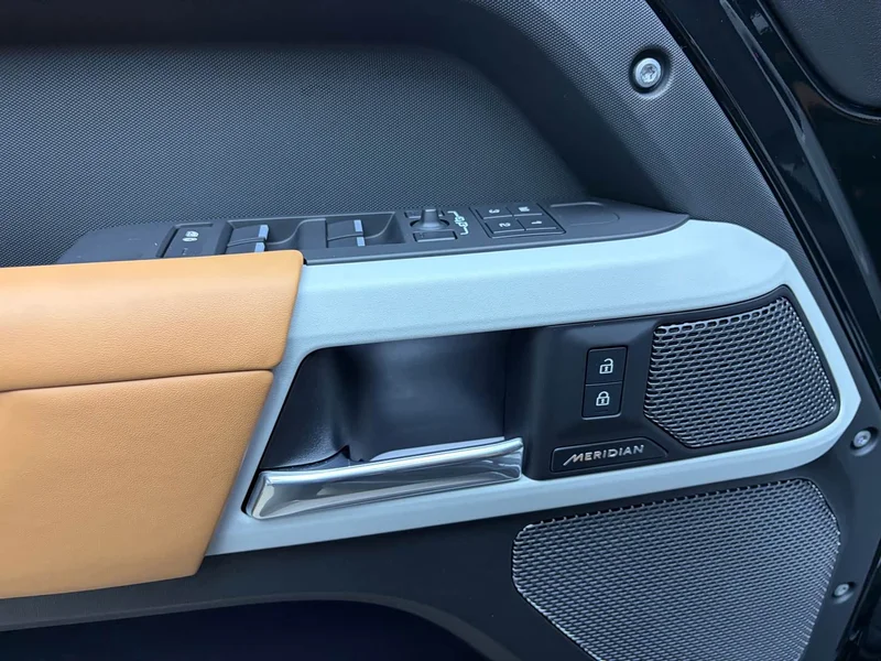 Land Rover Defender — фото 12