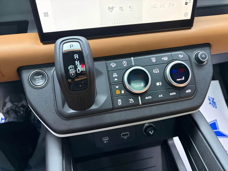 Land Rover Defender — фото 14