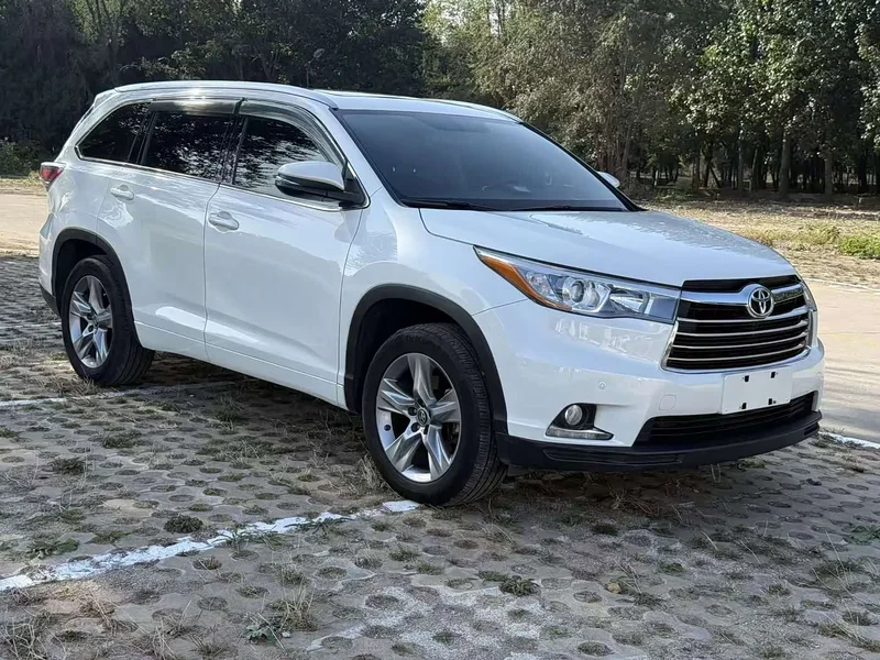 Toyota Highlander — фото 3