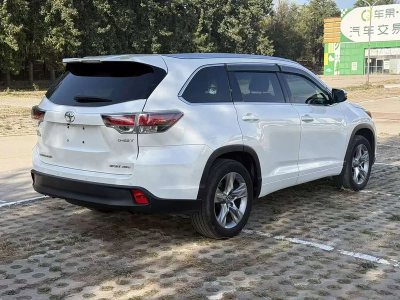Toyota Highlander — фото 4