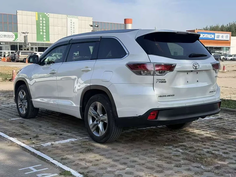 Toyota Highlander — фото 7