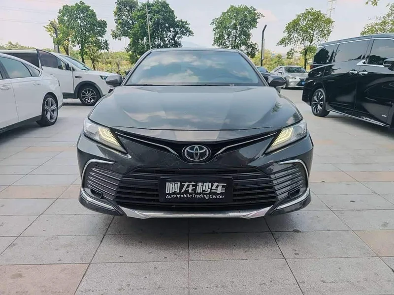 Toyota Camry — фото 2