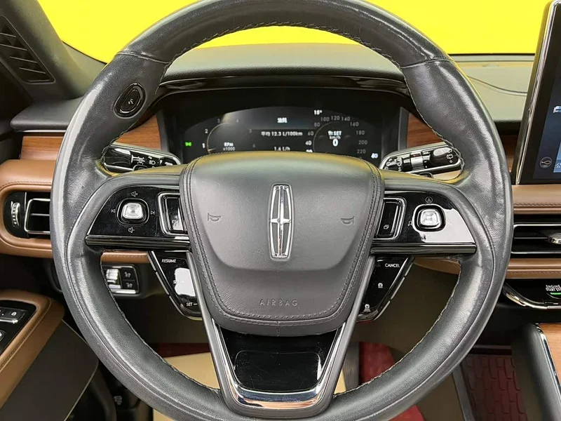 Lincoln Aviator — фото 15