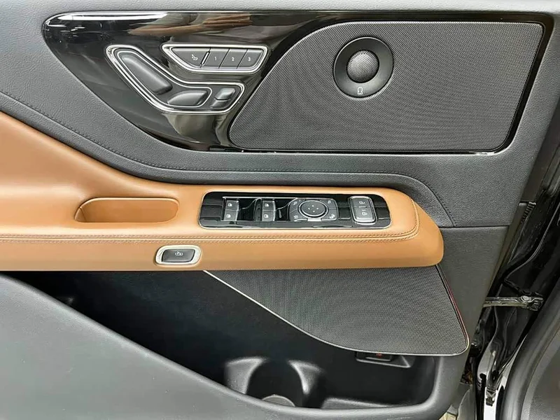 Lincoln Aviator — фото 17