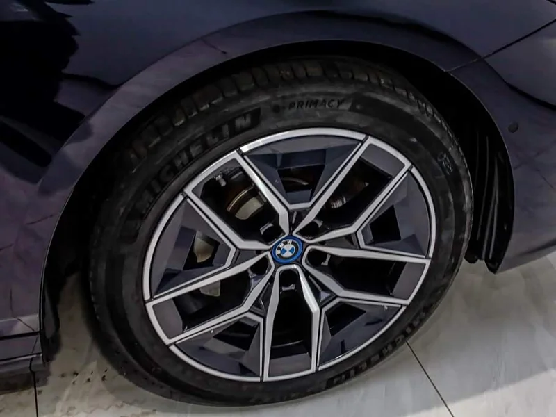 BMW i5 — фото 28