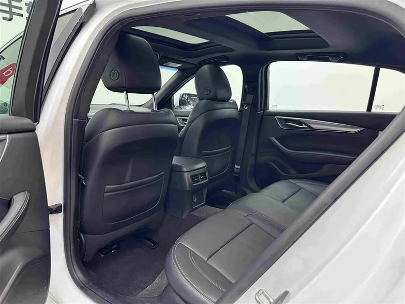Cadillac CT5 — фото 21