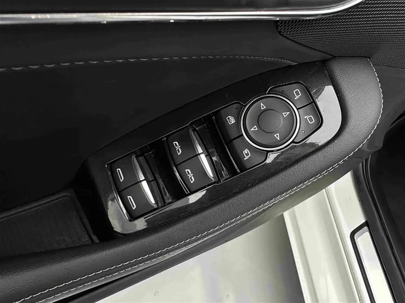 Cadillac CT5 — фото 24