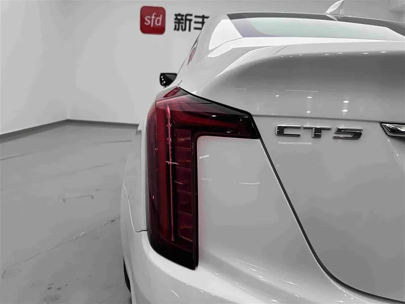 Cadillac CT5 — фото 28