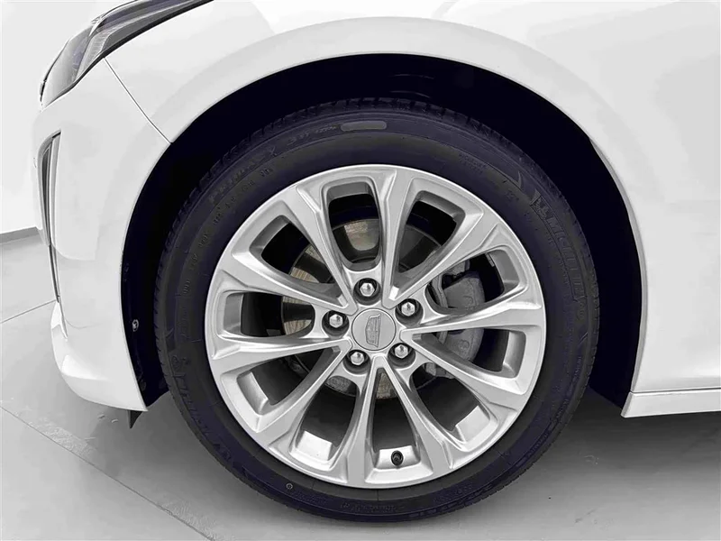 Cadillac CT5 — фото 29