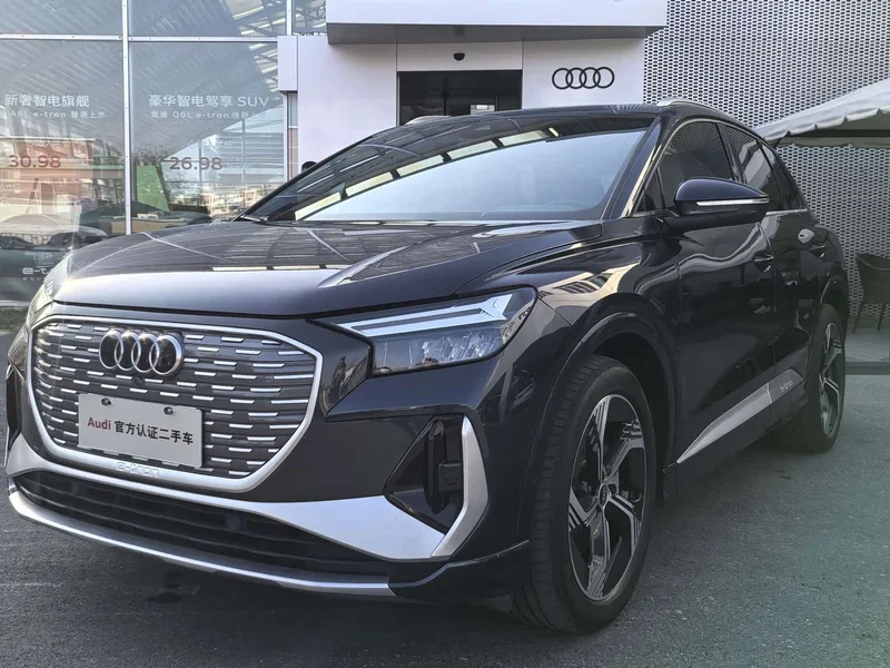 Audi Q4 e-tron — фото 1