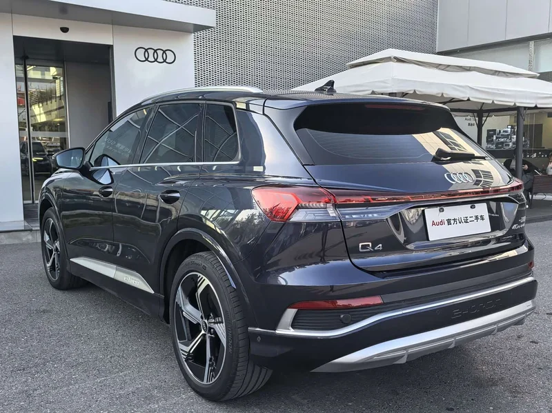 Audi Q4 e-tron — фото 11