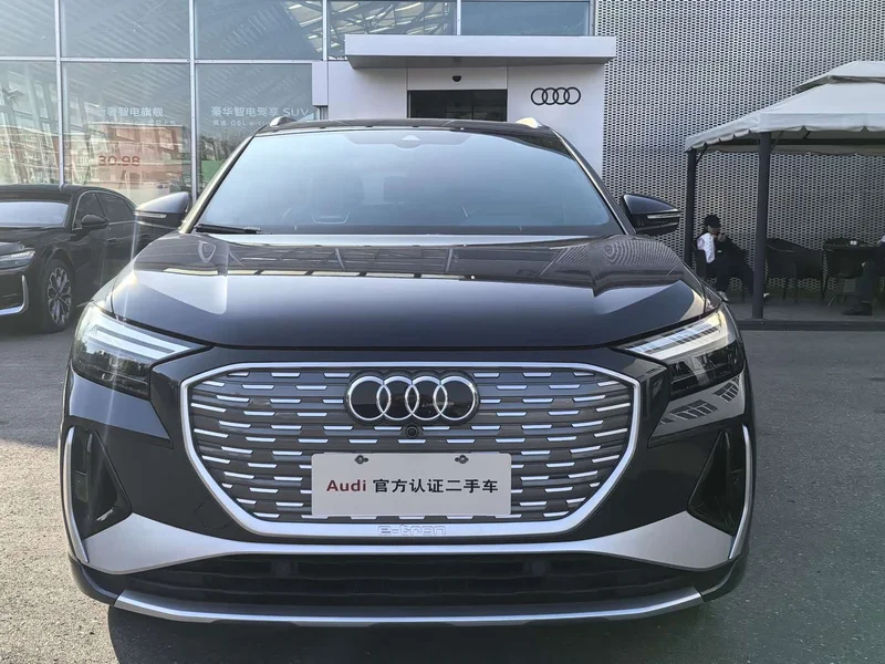 Audi Q4 e-tron — фото 2