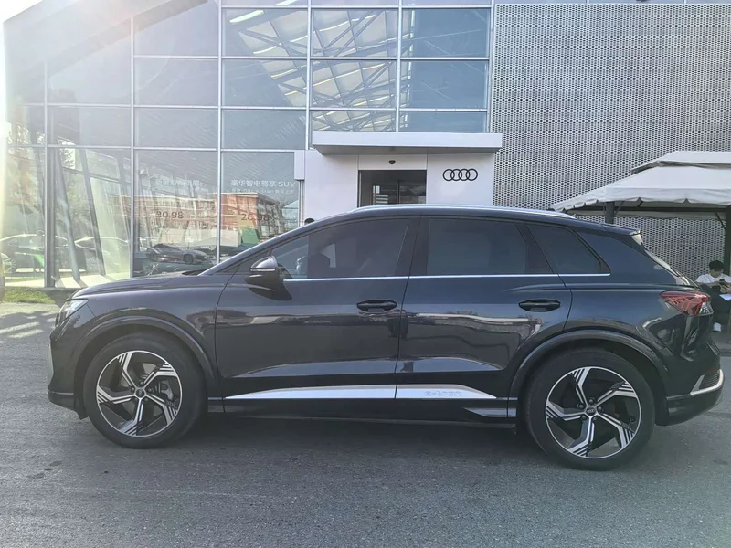 Audi Q4 e-tron — фото 9