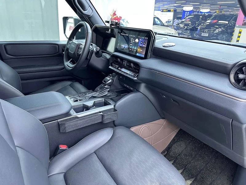 Toyota Prado — фото 10