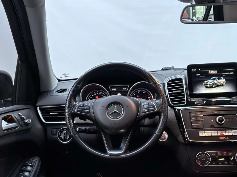 Mercedes-Benz GLE — фото 13