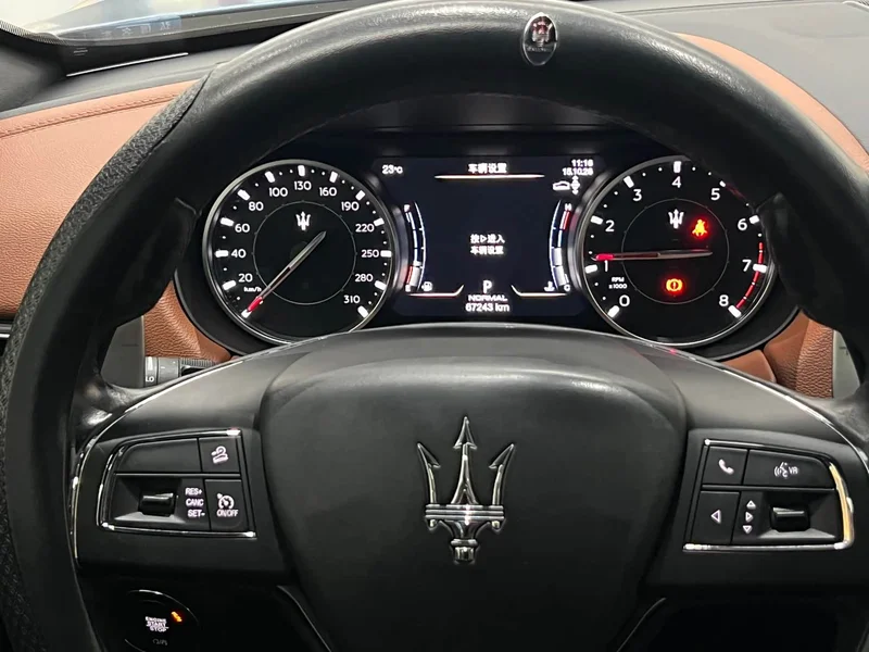 Maserati Levante — фото 13