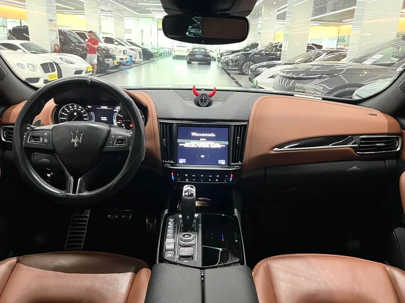 Maserati Levante — фото 4