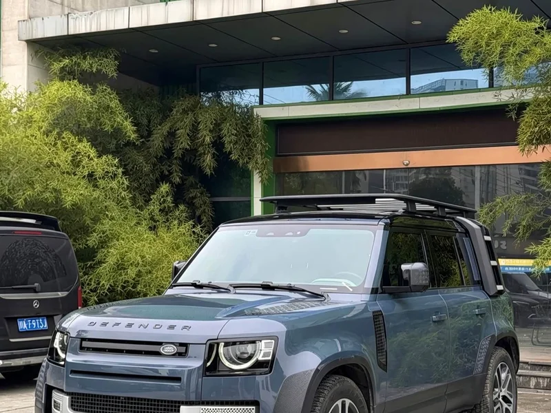 Land Rover Defender — фото 1