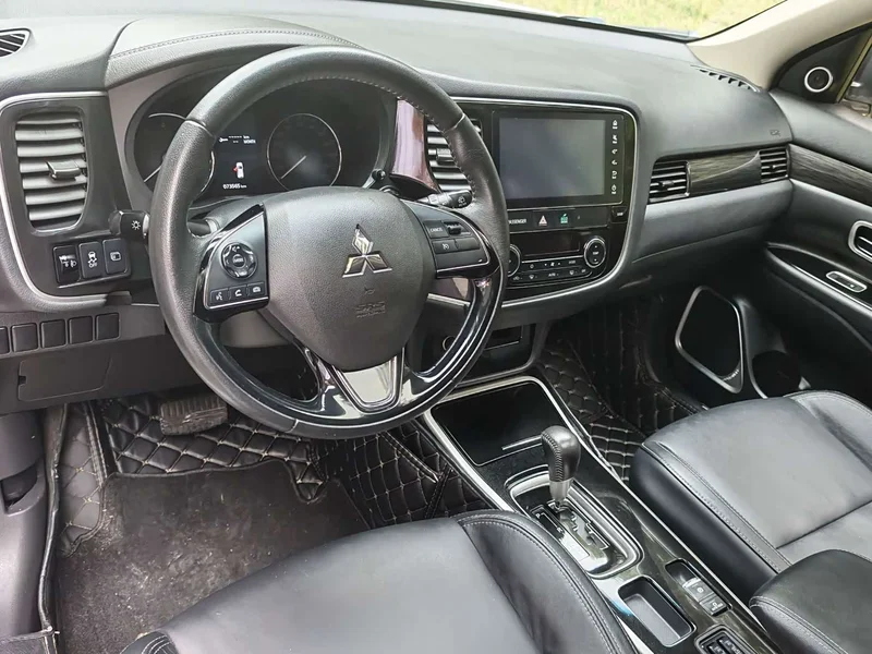 Mitsubishi Outlander — фото 4