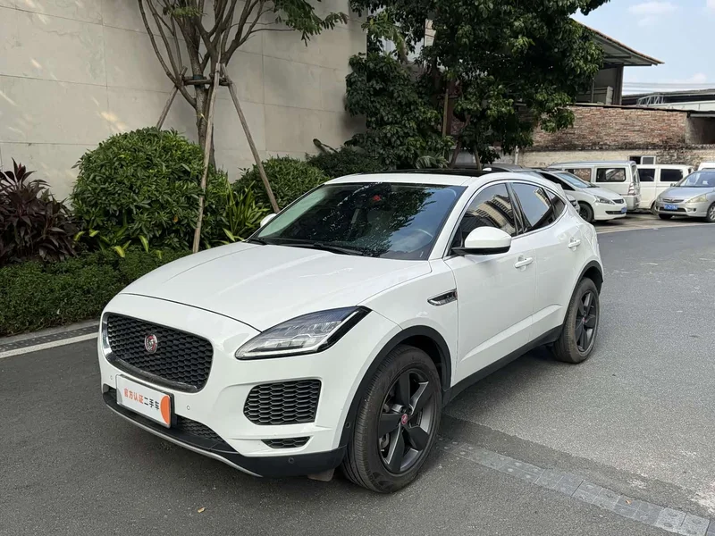 Jaguar E-PACE — фото 1