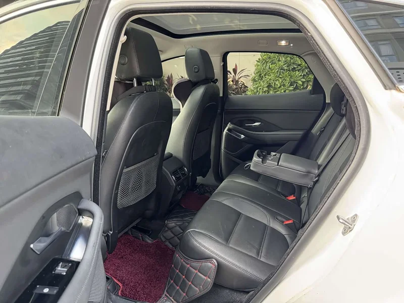 Jaguar E-PACE — фото 11
