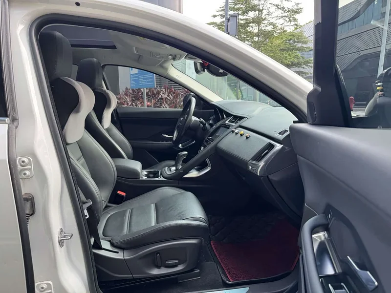 Jaguar E-PACE — фото 12