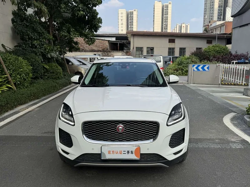Jaguar E-PACE — фото 2