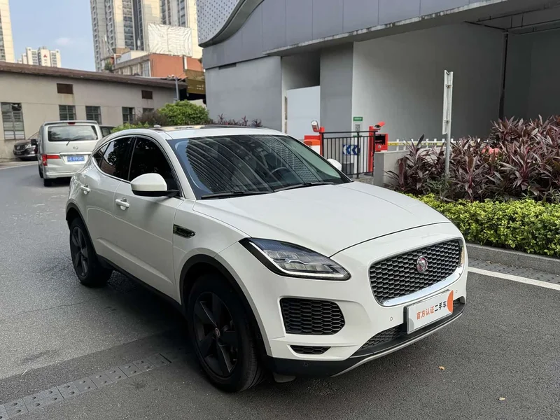 Jaguar E-PACE — фото 3