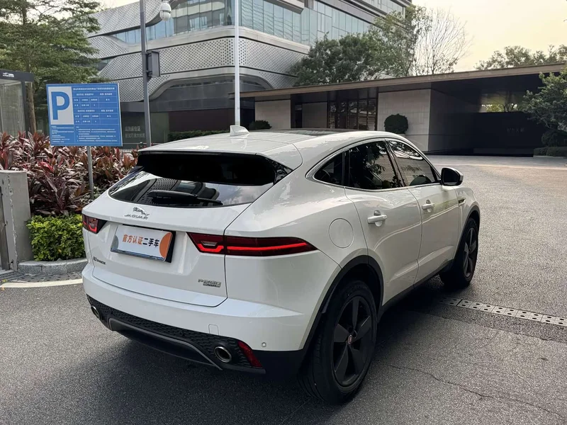 Jaguar E-PACE — фото 4