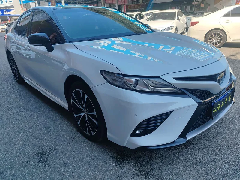 Toyota Camry — фото 3