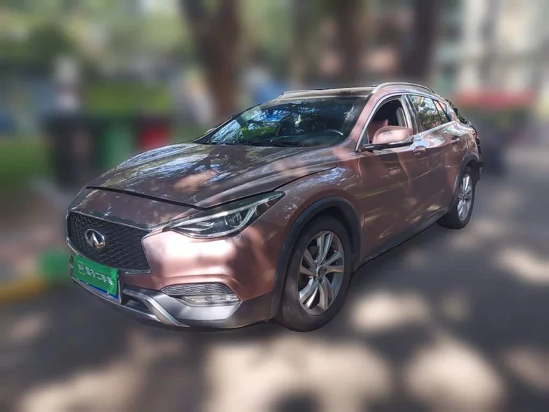 Infiniti QX30 — фото 1