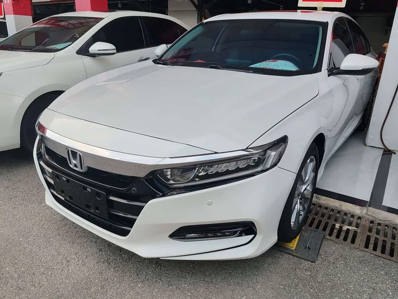 Honda Accord — фото 1