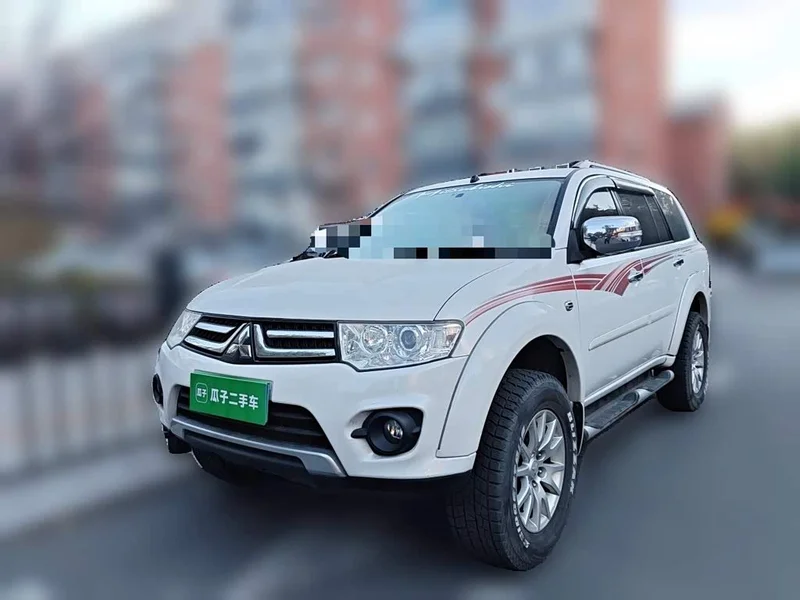 Mitsubishi Pajero — фото 1