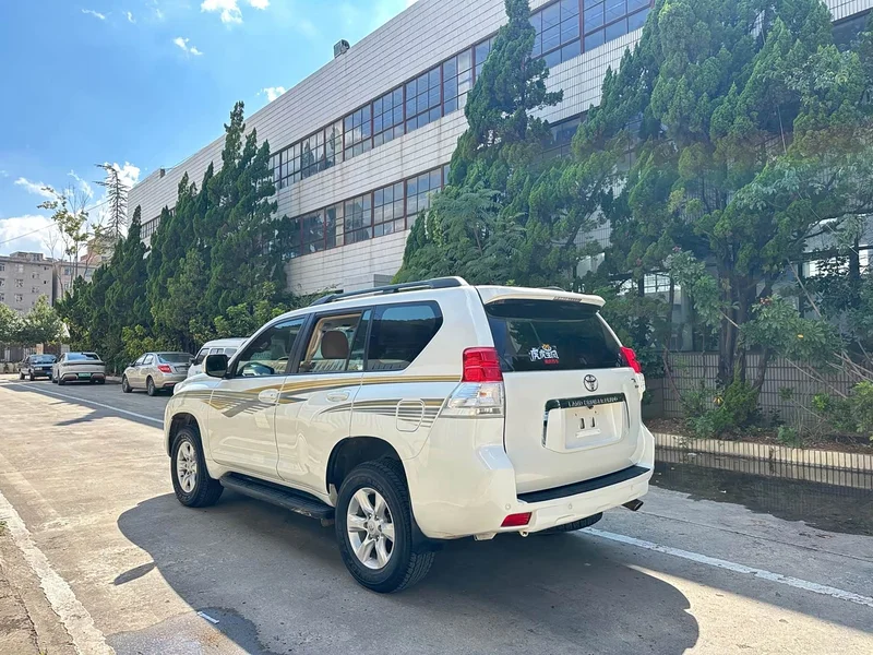 Toyota Prado — фото 9