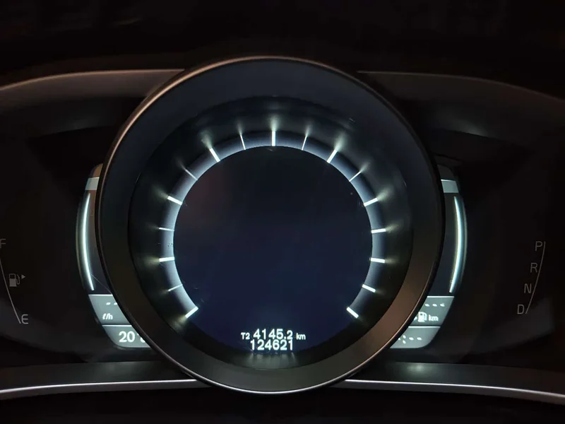 Volvo V40 — фото 11