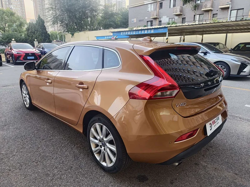 Volvo V40 — фото 3