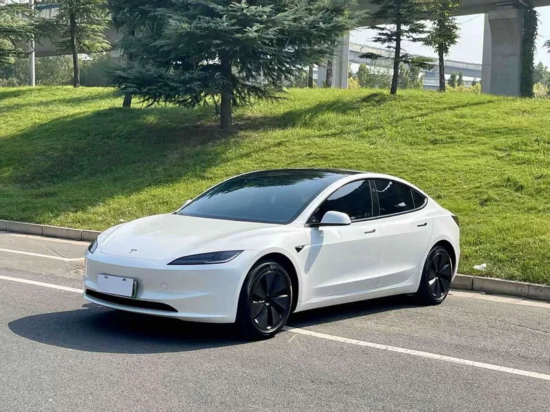 Tesla Model 3 — фото 1