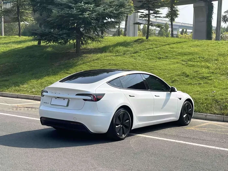 Tesla Model 3 — фото 12