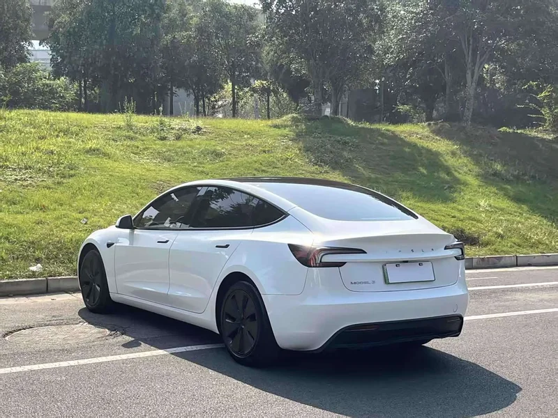 Tesla Model 3 — фото 13