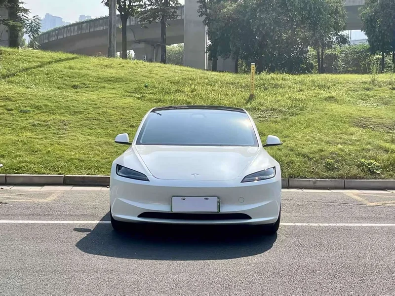 Tesla Model 3 — фото 3