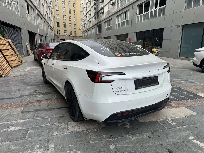 Tesla Model 3 — фото 4