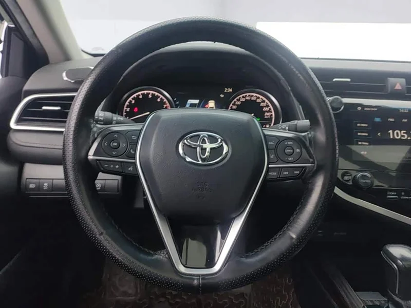 Toyota Camry — фото 15