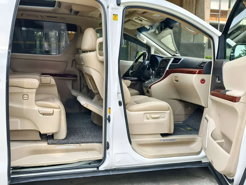 Toyota Alphard — фото 13