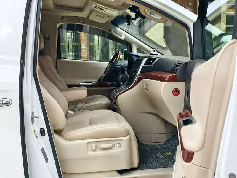 Toyota Alphard — фото 14