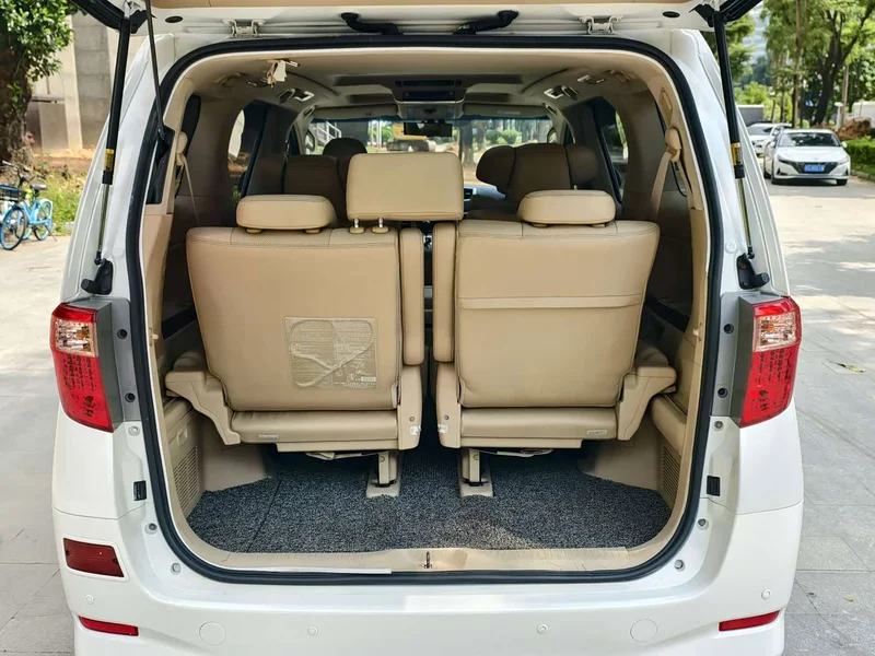 Toyota Alphard — фото 16