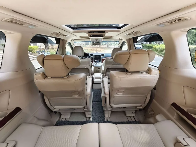 Toyota Alphard — фото 17