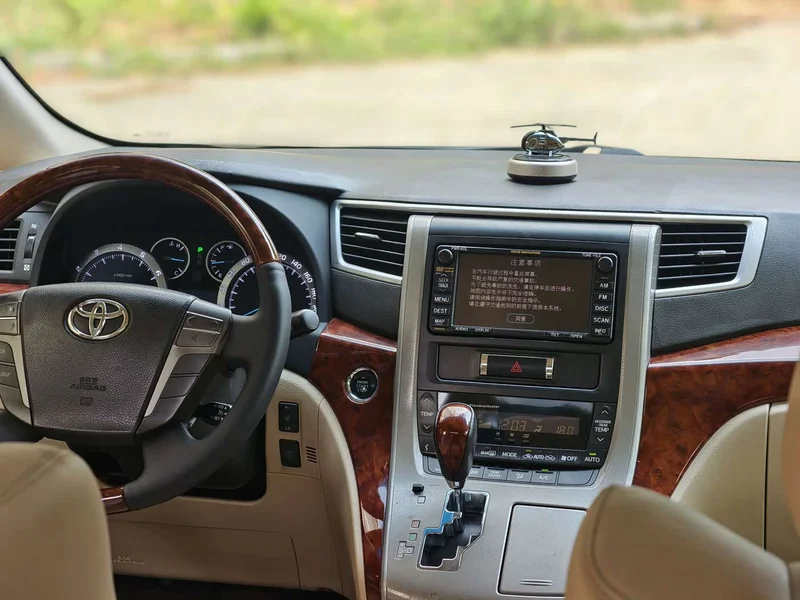 Toyota Alphard — фото 20