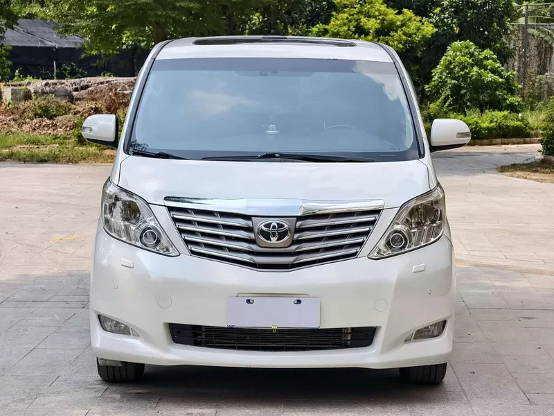 Toyota Alphard — фото 2