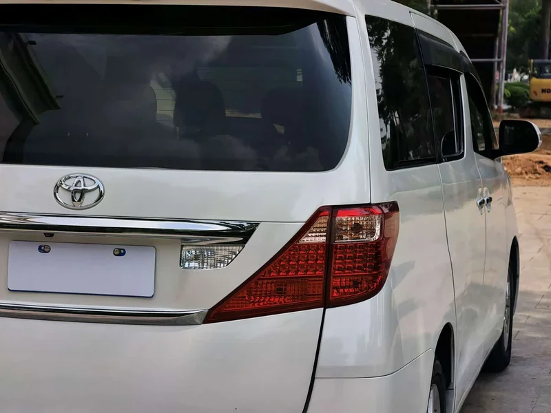 Toyota Alphard — фото 21