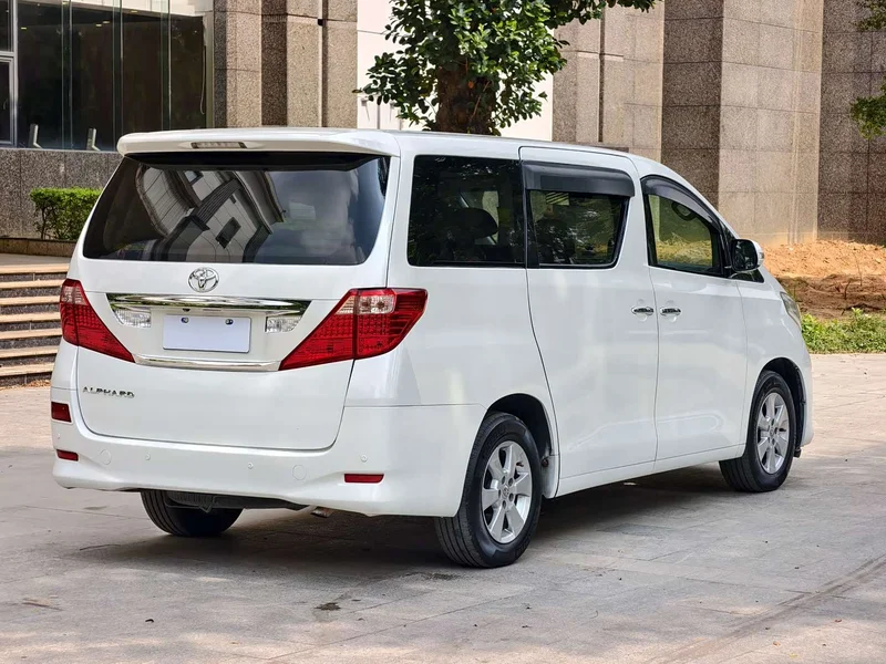 Toyota Alphard — фото 22